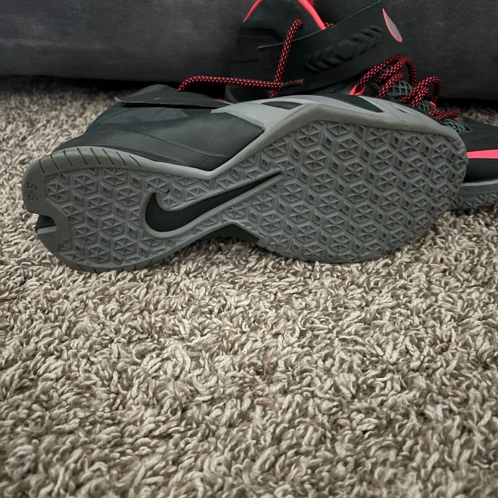 Nike Green and Hot Pink LeBron Sneakers High Top Athletic Design - Picture 3 of 4